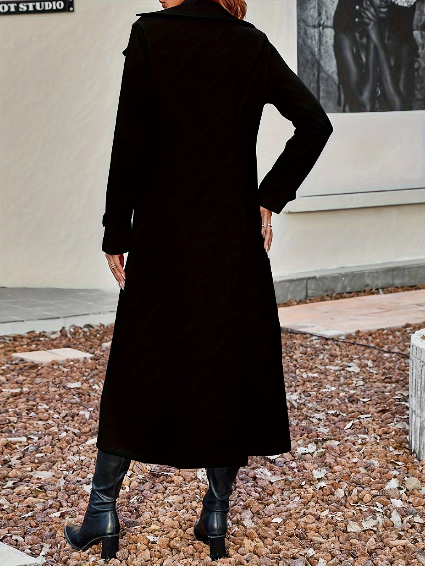 Elegants Schwarzes Langes Trenchcoat Mit Chnöpfe Für Damen | Ideal für den Winter