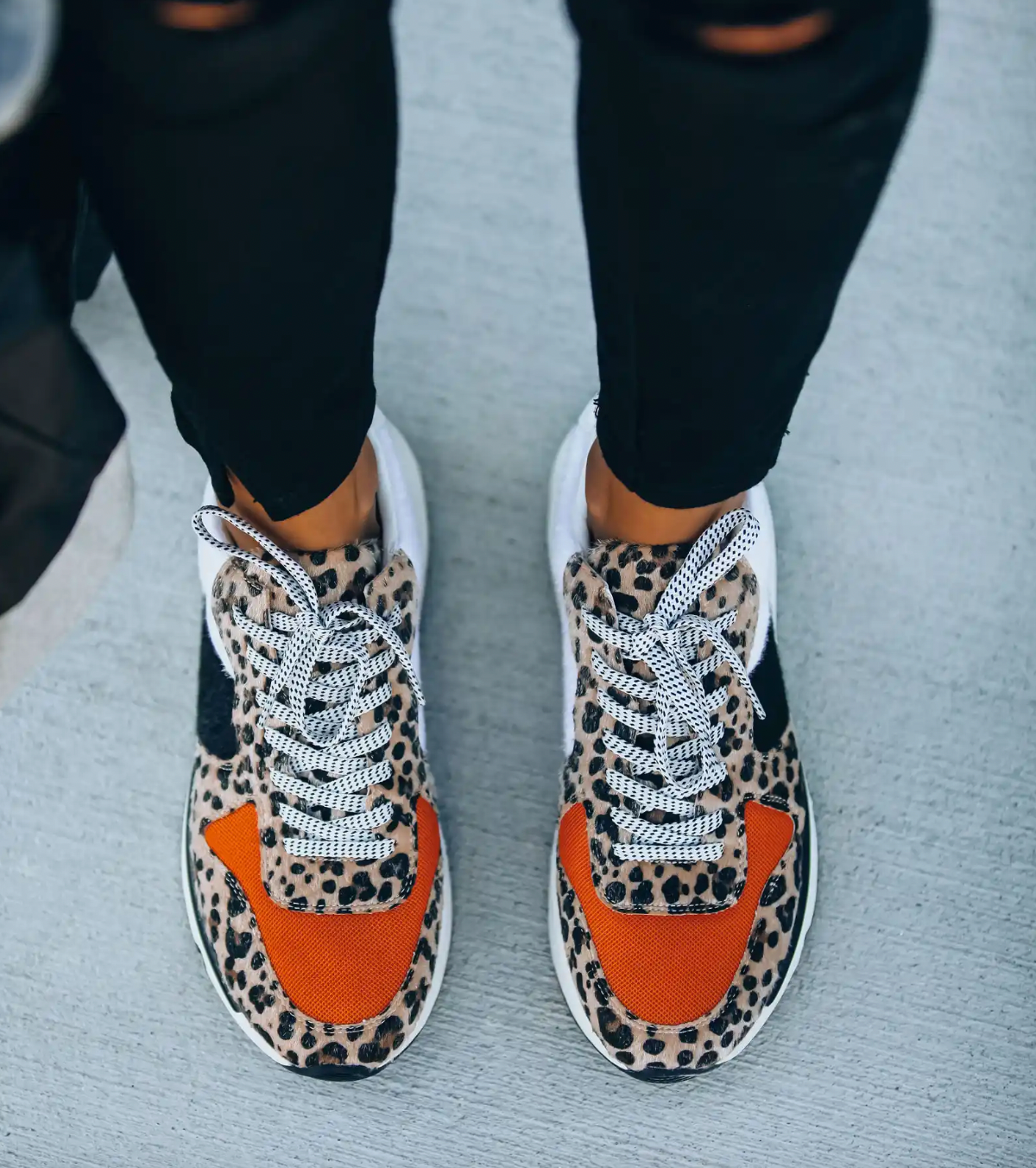 Leichti Sneakers Mit Leoprint Und Schnüerli für Damen | Ideal für alle Jahreszeiten